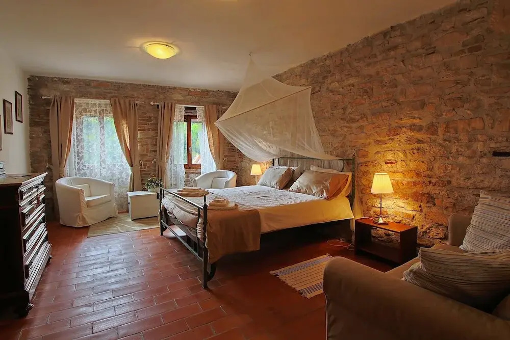 Spacious Villa With Pool in Fabriano Italy