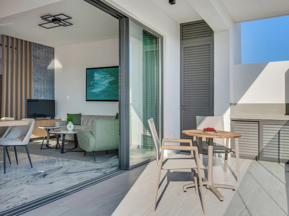 Sanders Olive - Cozy 2-bdr Apt With Shared Pool