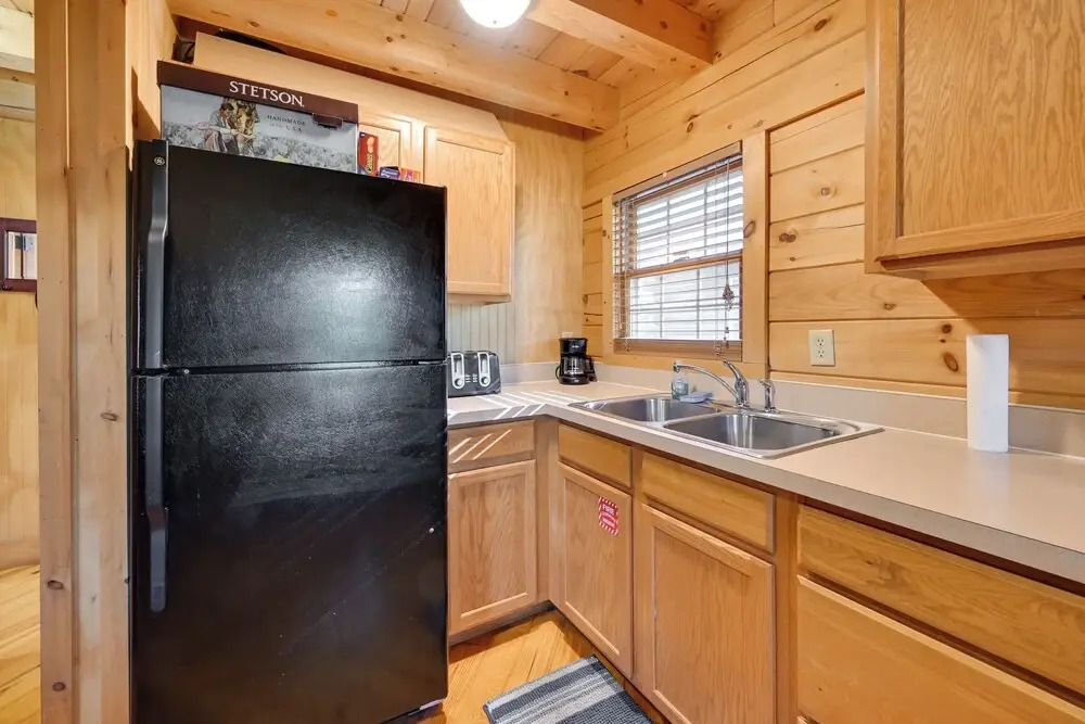 Cabin Along Rough River! Views, Fire Pit & Grill