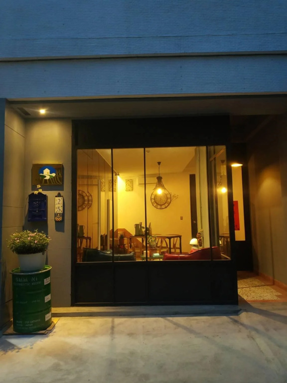 Yiyue Guanhe Homestay 倚月觀荷民宿