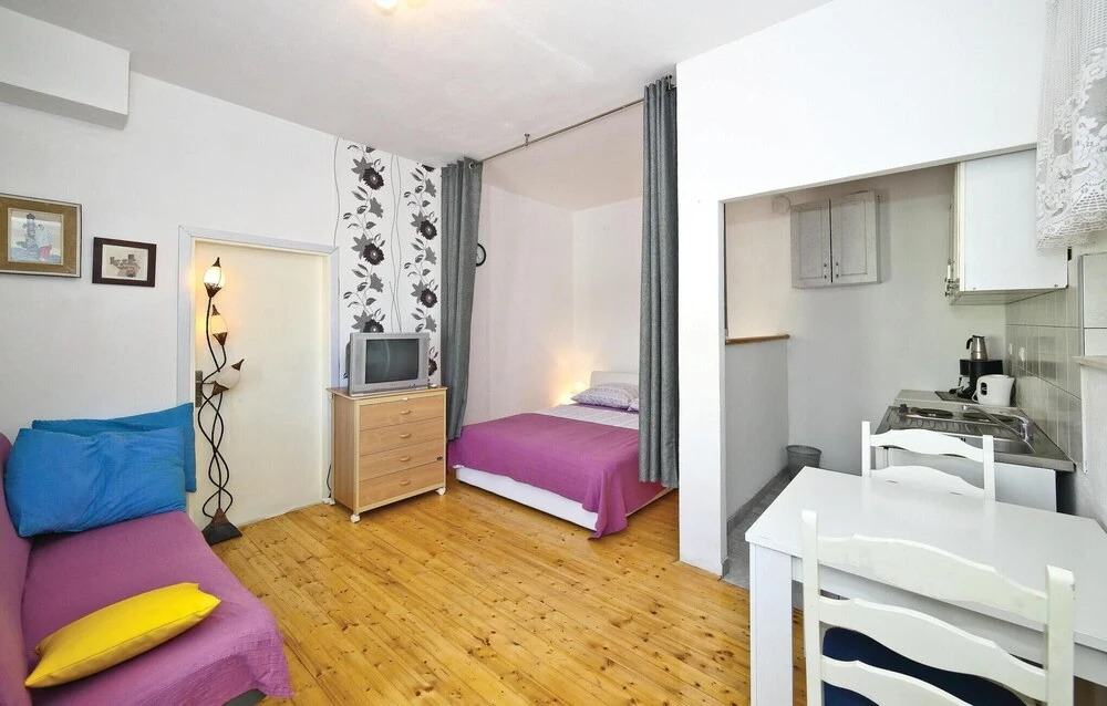 Amazing Apartment in Mastrinka With Wifi