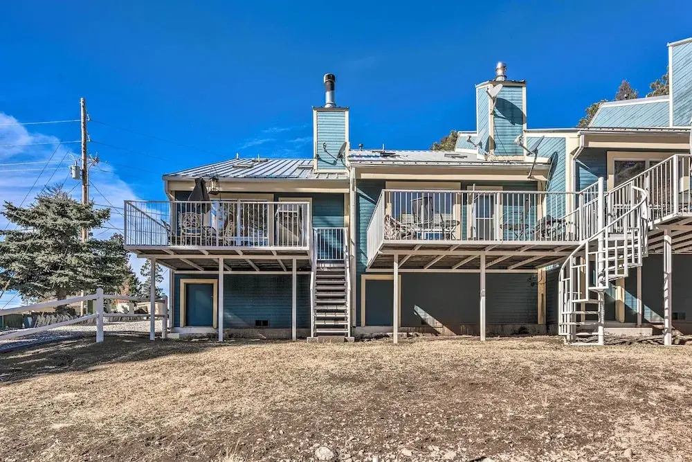 Bright Townhome - 1 Mile to Downtown Cloudcroft