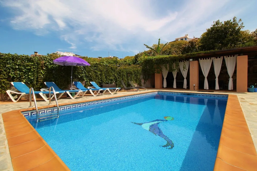 1053 Villa Seral