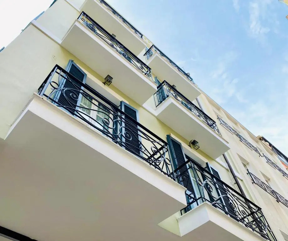 Central Syntagma Square Studio in Athens - Shell