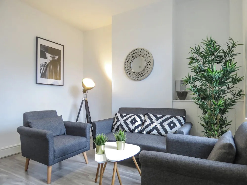 Tudors Esuites Birmingham House