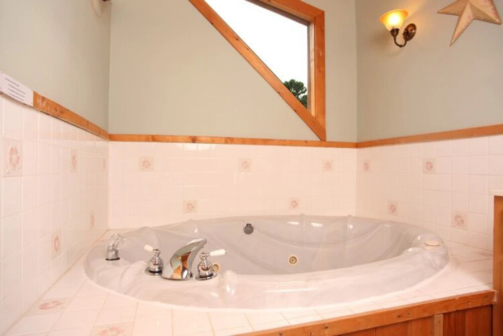 Dream Catcher, 2 Bedrooms, Hot Tub, Near Golf Course, Views, Sleeps 6