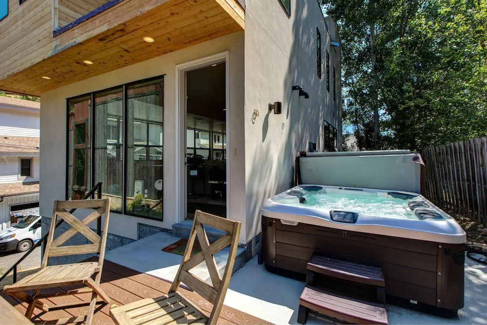 Rooftop Deck with Dowtown Views by RedAwning