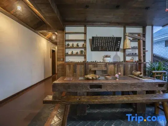 Xishuangbanna Jinghong Plum Blossom Courtyard Hotel (Poshui Square Branch)