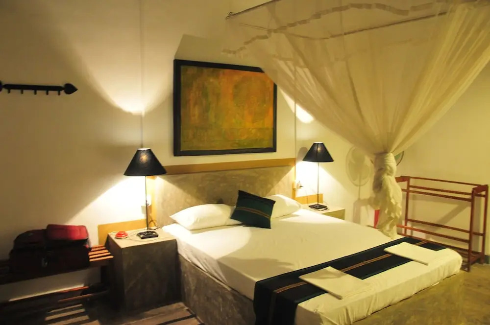 Waters Edge Anuradhapura - 3-Bed Lakeside Bungalow