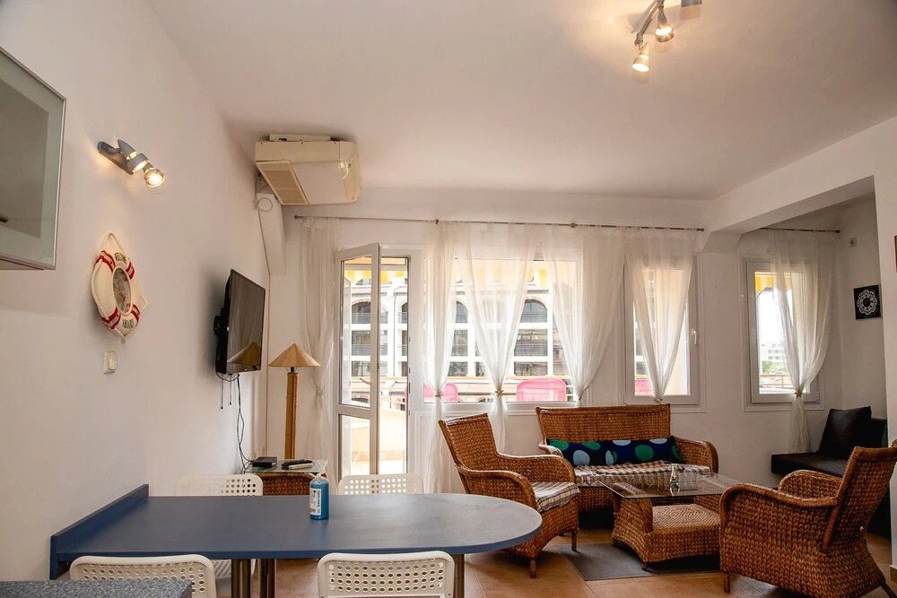 FM Premium 1-BDR Apartment with Parking - Azure Joy