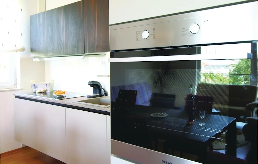 Stunning Home in Kastel Gomilica With Wifi and 4 Bedrooms