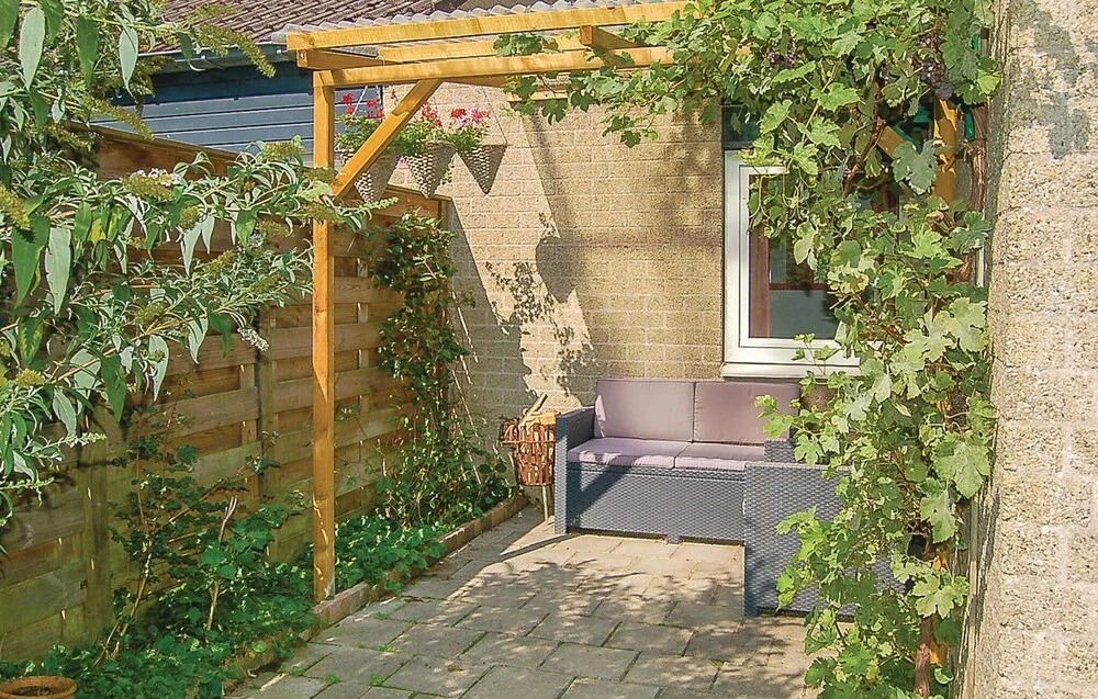 Nice Home in Bruinisse With 3 Bedrooms and Wifi
