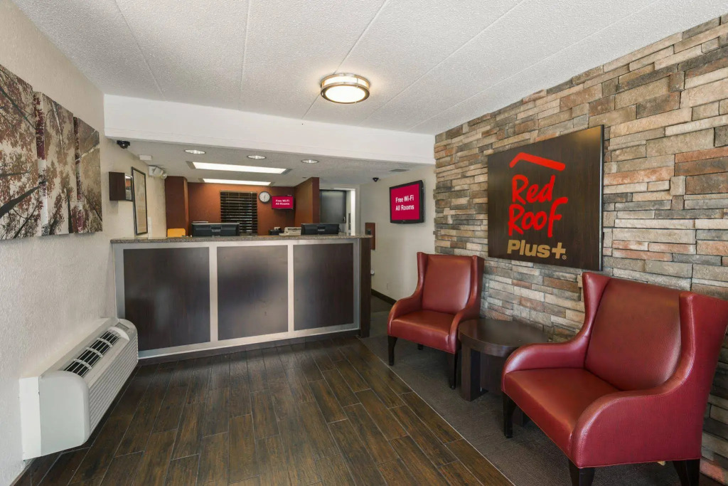 Red Roof Inn PLUS+ St. Louis - Forest Park / Hampton Ave