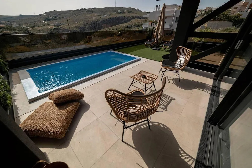 Inviting 4-bed Villa Lia in Vathianos Kampos
