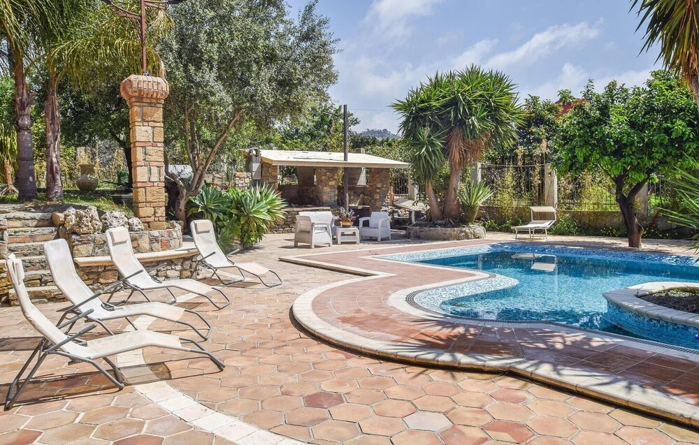Stunning Home In Saline Ioniche