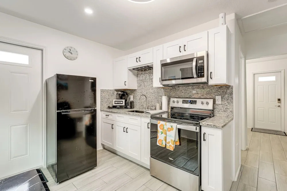 2 Mi to Madeira Beach: Quiet Casita w/ Shared Pool
