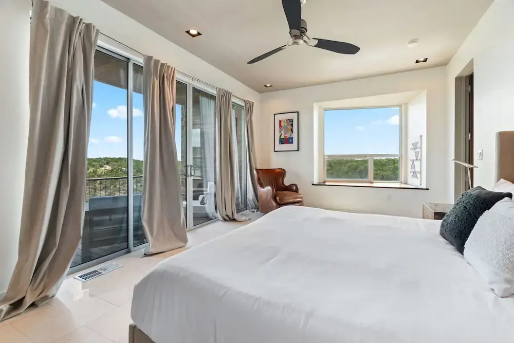 Luxury 7BR Hill Country Gem With Barndominium
