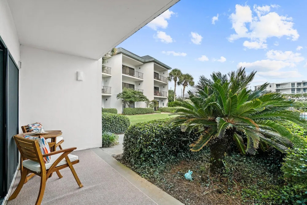 30A Emerald Hill Beach Resort by Panhandle Getaways