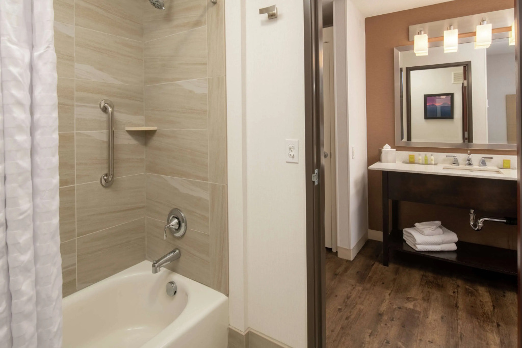 DoubleTree by Hilton Portland Tigard