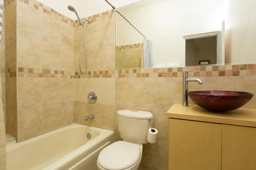 The Embassy Luxury Apt Crystal Towers I