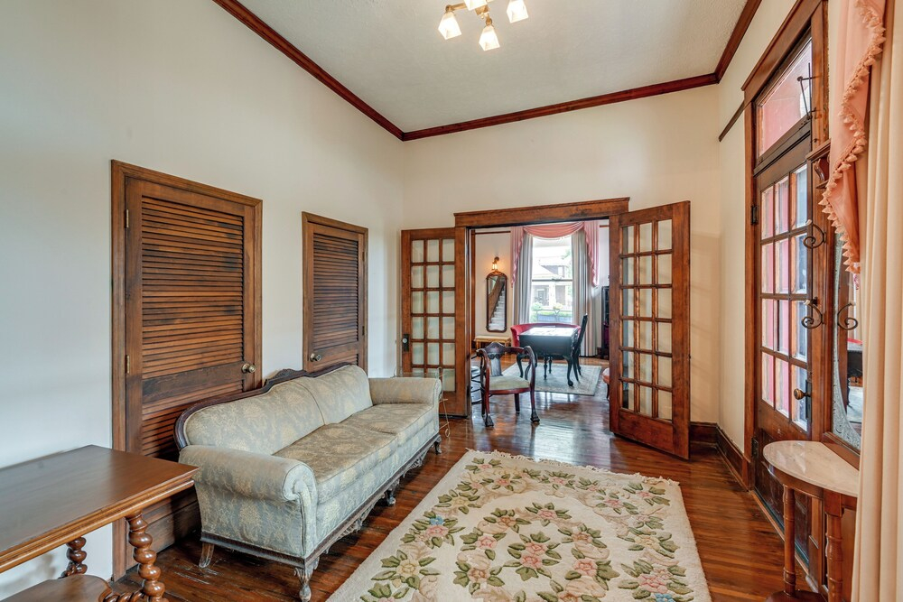 Walk to Lawrenceburg Square: Home for Large Groups