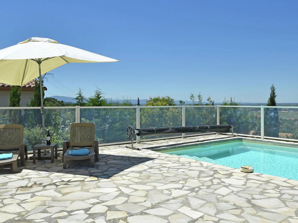 Luxurious villa with private swimming pool, air-conditioning and vast views