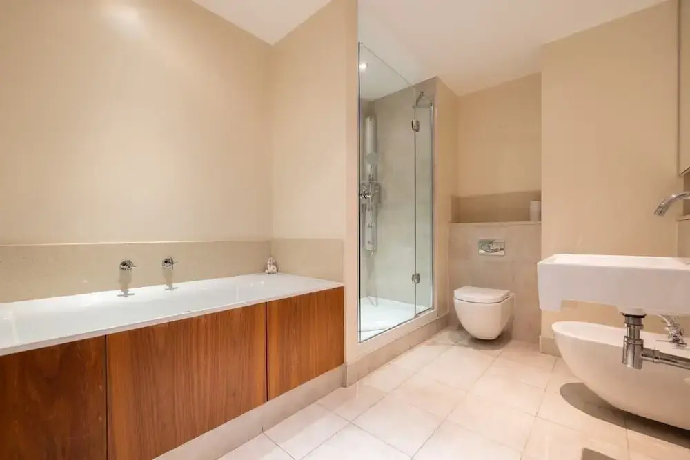 The Riverside Residence - 3bdr Flat With Balcony
