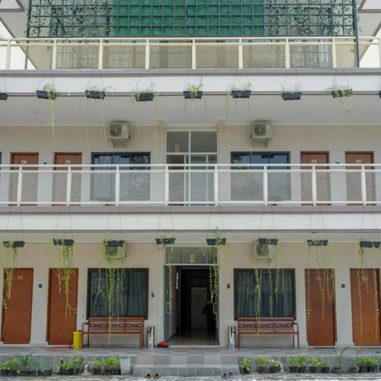 RedDoorz @ Jalan Majapahit Semarang