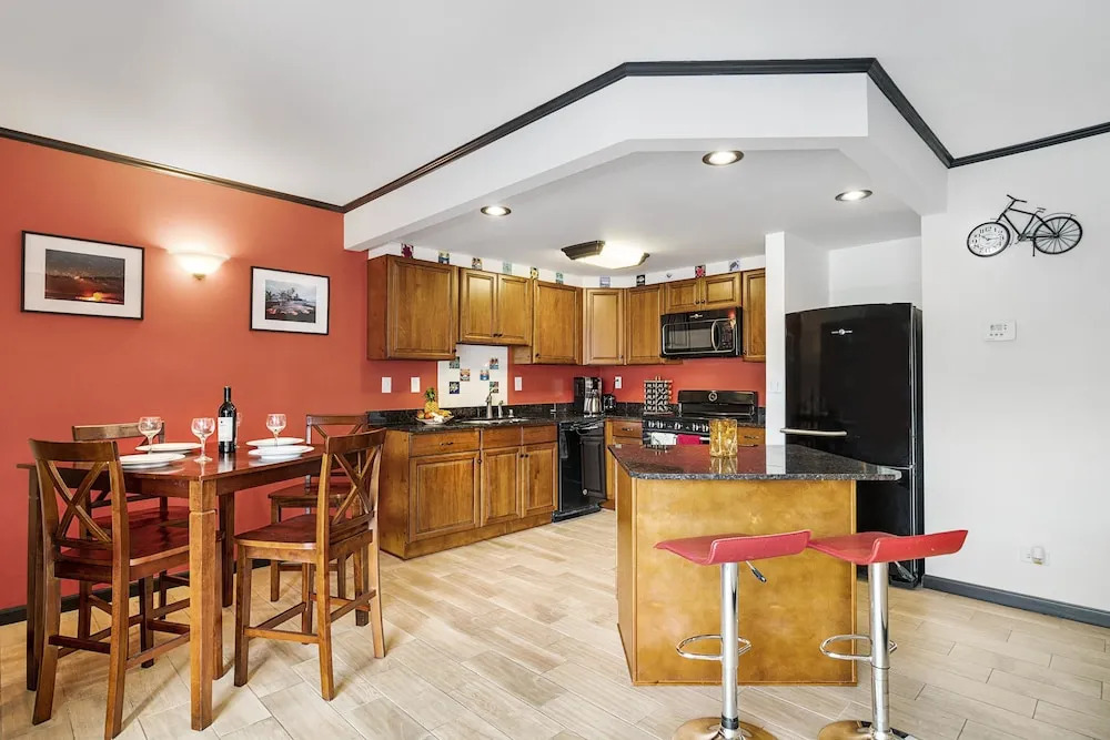 Kona Plaza 112 - 2 Br Condo