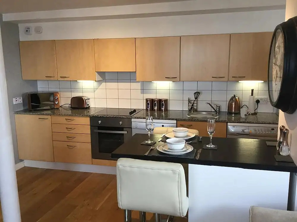 1 Bed Luxe Dockland Apartment - Free parking