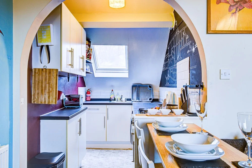 Entire Artistic Open-plan Top Floor Apartment