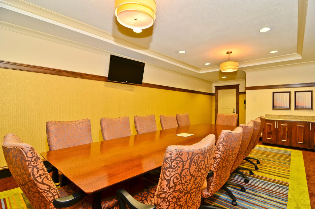 Holiday Inn Express & Suites - Williston by IHG
