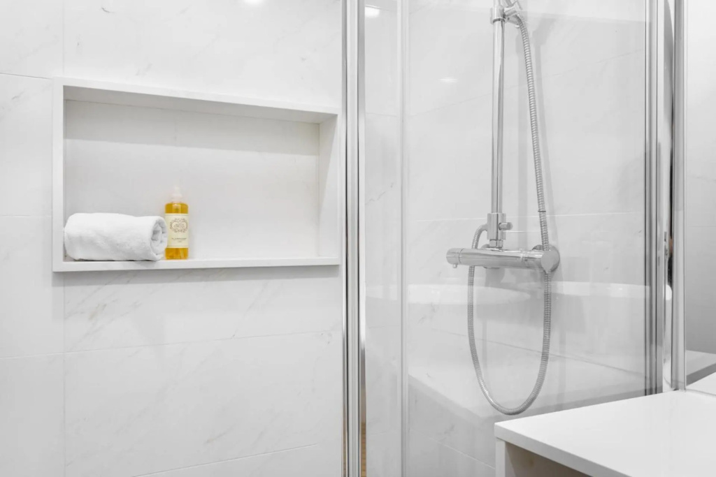 JOIVY Principe Real 2BR Apt w/Terrace nearby Botanical Garden of Lisbon