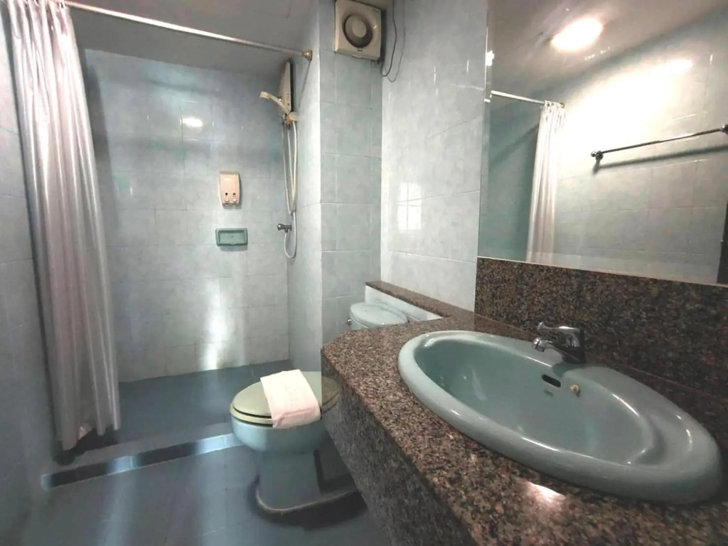 Centric Place Hotel