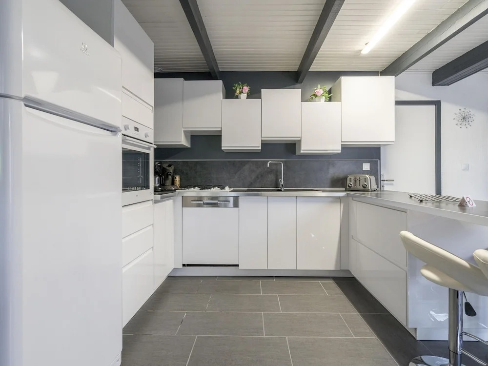 Attractive Holiday Home in Cessenon-sur-orb With Terrace