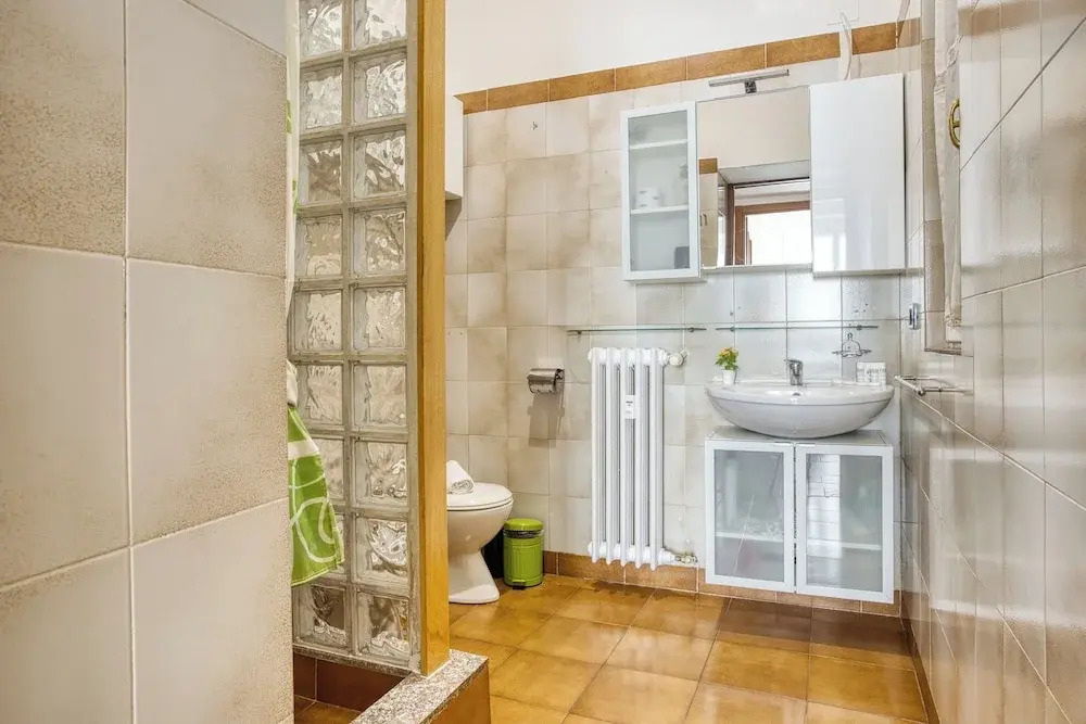 Adorable flat near centre