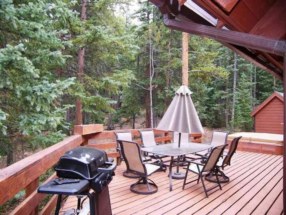 Upscale Home w/ Hot Tub: 3 Mi to Breck Ski Resort!