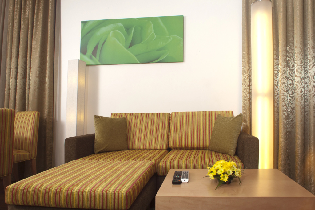 Al Khoory Executive Hotel, Al Wasl