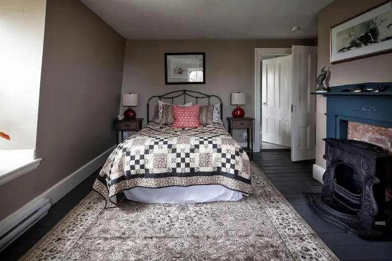 Maplehurst Manor Bed and Breakfast