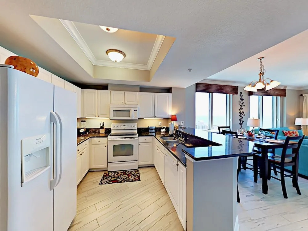 1010 West Beach Condo - 2 Br condo by RedAwning
