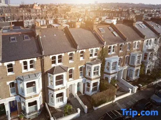 Luxury 5-Bedroom town house in Brook Green, Centra
