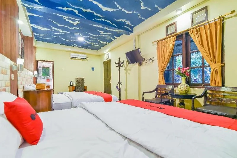 RedDoorz Plus near Tirta Empul Temple Ubud