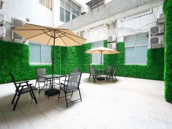 Junting International Apartment (Zhanjiang Fishing Port Park Guanhai Longlang Shop)