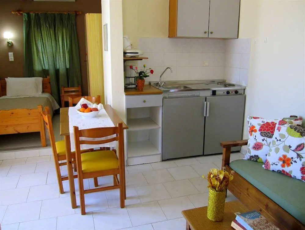 Cathrin Apartments & Studios