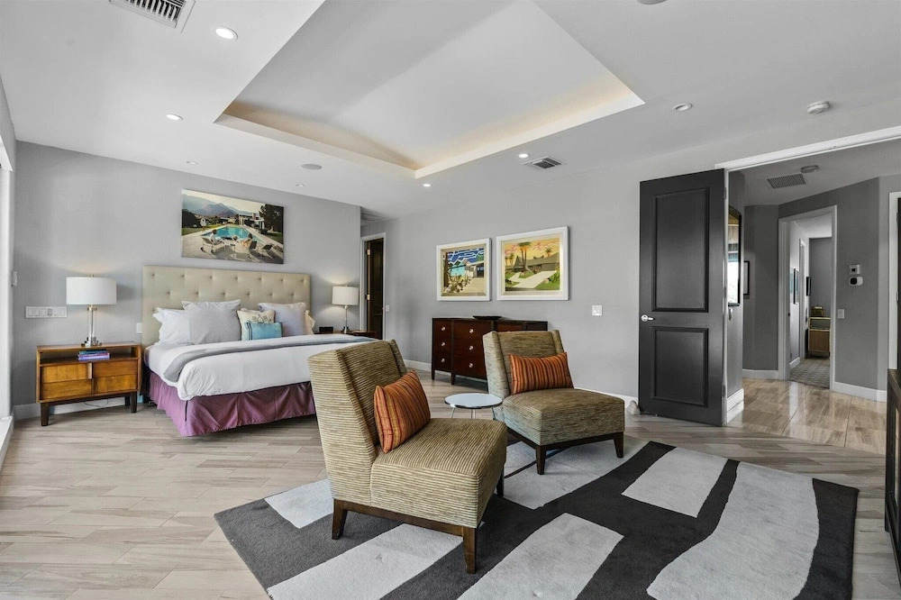 Polynesian Luxe Palm Estate