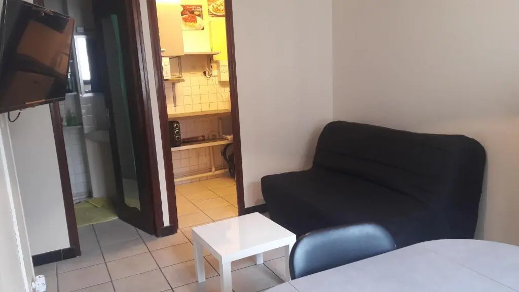 Studio Centre Auxerre + WIFI+ parking gratuit