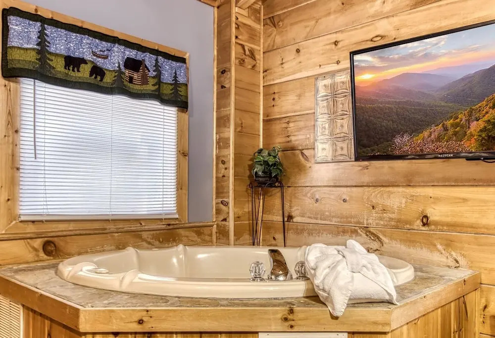 Er 256 - Smoky Mountain Top Great Location - Close To Town! 3 Bedroom Cabin by RedAwning