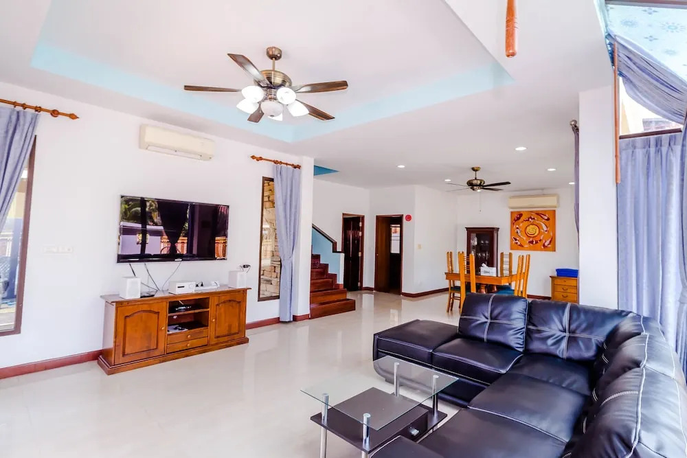 3 Bedrooms Pool Villa Walk to Patong
