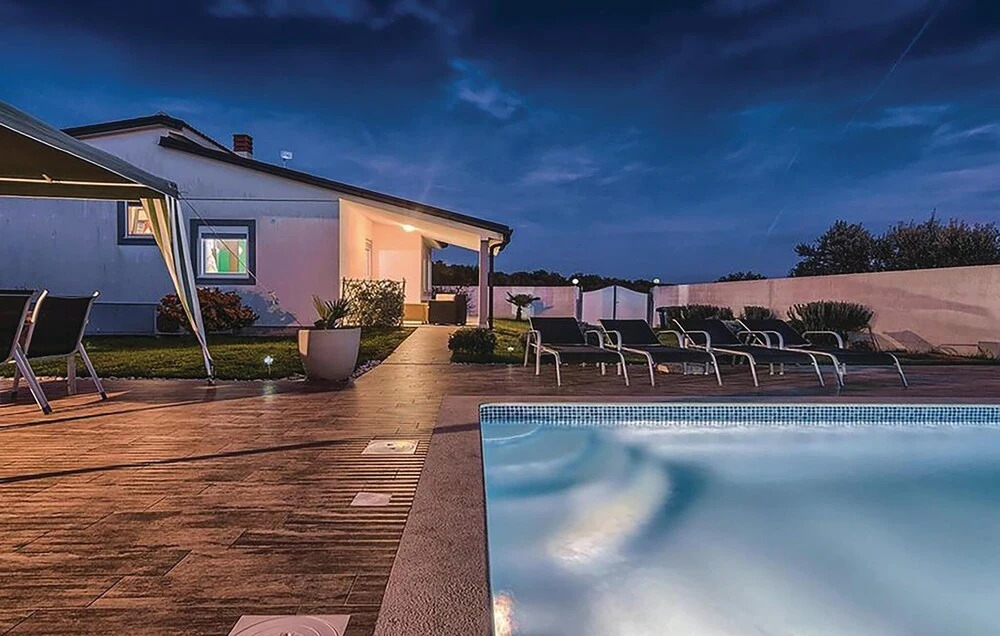 Two-Bedroom Holiday Home In Pomer