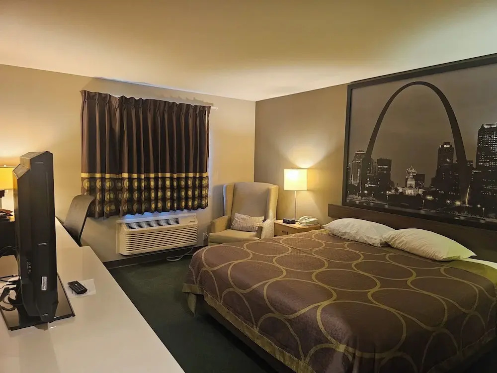 Super 8 by Wyndham Ava